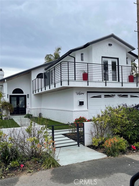 553 20th Street, Hermosa Beach, California 90254, 3 Bedrooms Bedrooms, ,2 BathroomsBathrooms,Residential,Sold,20th,SB22018409