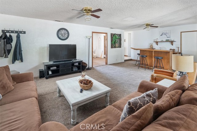 13700 Summit Knoll Road, Agua Dulce CA: https://media.crmls.org/medias/e8199e58-b642-4af9-8b22-fab14227529e.jpg