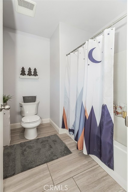 Image 46 of 75 For 877 Treasure Hills