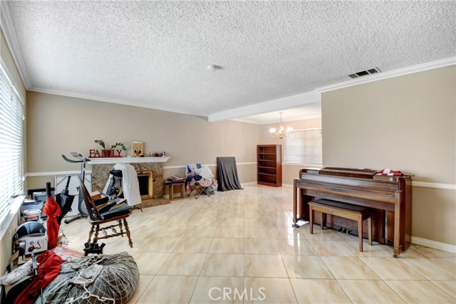 Detail Gallery Image 2 of 8 For 10037 Salina St, Rancho Cucamonga,  CA 91730 - 4 Beds | 2/1 Baths