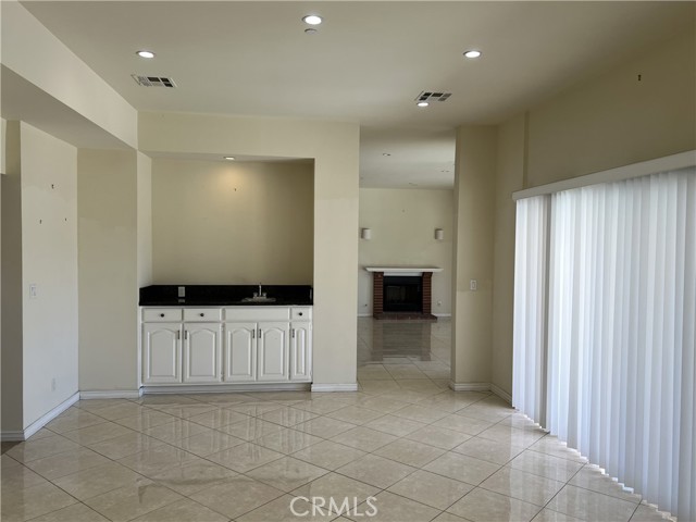 7004 Longridge Avenue, North Hollywood CA: https://media.crmls.org/medias/e81a70f6-ce59-4080-9691-c2b913b531c1.jpg
