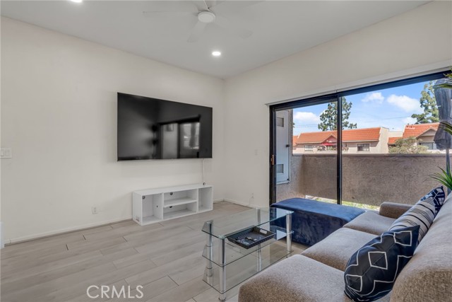 Detail Gallery Image 7 of 39 For 10943 Laurel Canyon #B9,  San Fernando,  CA 91340 - 2 Beds | 2 Baths