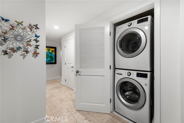 130 N Swall Drive, Beverly Hills CA: https://media.crmls.org/medias/e81abdea-03ea-4b99-9dd8-ac2dbde82259.jpg