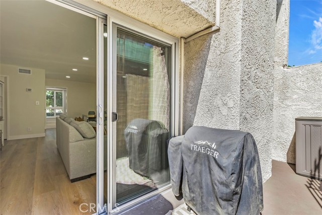 Detail Gallery Image 23 of 27 For 5115 Kester Ave #22,  Sherman Oaks,  CA 91403 - 2 Beds | 2/1 Baths