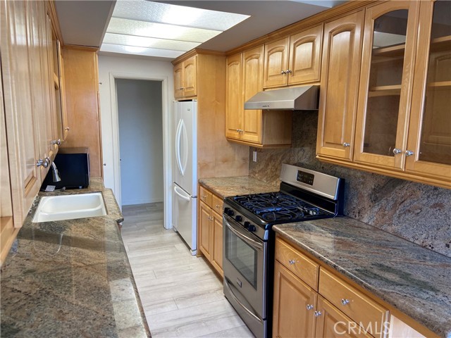 Detail Gallery Image 27 of 61 For 11820 Mayfield Ave #212,  Los Angeles,  CA 90049 - 2 Beds | 2 Baths