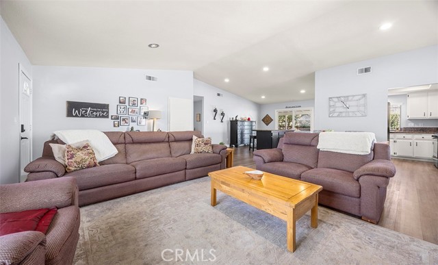 Detail Gallery Image 9 of 38 For 1124 N Sandalwood, Rialto,  CA 92376 - 3 Beds | 2 Baths