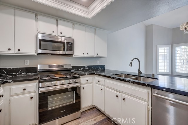 Detail Gallery Image 18 of 47 For 155 N Singingwood St #34,  Orange,  CA 92869 - 2 Beds | 2 Baths