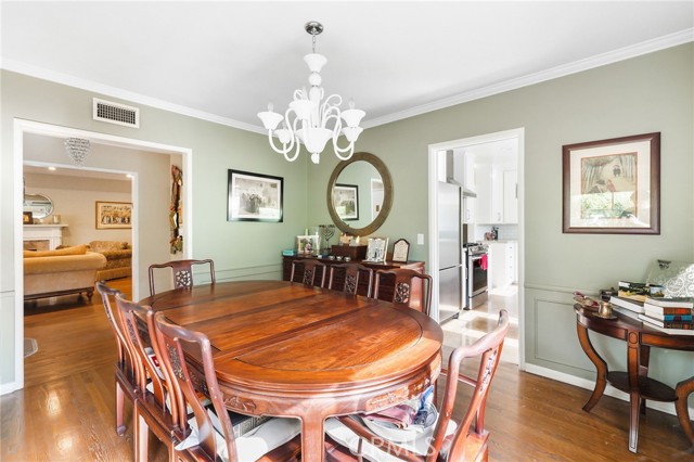 Detail Gallery Image 11 of 55 For 14060 Chandler Bld, Sherman Oaks,  CA 91401 - 3 Beds | 2 Baths