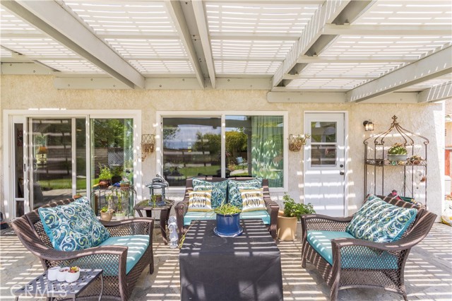 28138 Florence Lane, Canyon Country CA: https://media.crmls.org/medias/e81d9f95-0a5b-4107-837b-c49879e6968f.jpg