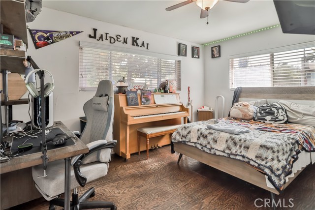 Image 32 of 48 For 23861 Califa Street