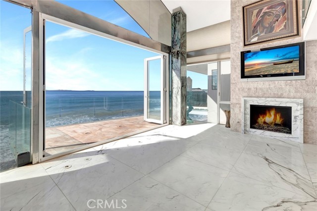 Detail Gallery Image 14 of 27 For 1261 Ocean Front, Laguna Beach,  CA 92651 - 2 Beds | 3/2 Baths