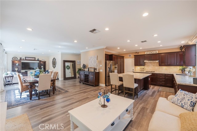 Detail Gallery Image 3 of 36 For 49 Castletree, Rancho Santa Margarita,  CA 92688 - 5 Beds | 3 Baths
