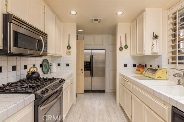 Detail Gallery Image 13 of 26 For 1415 Garden St, Glendale,  CA 91201 - 3 Beds | 2 Baths