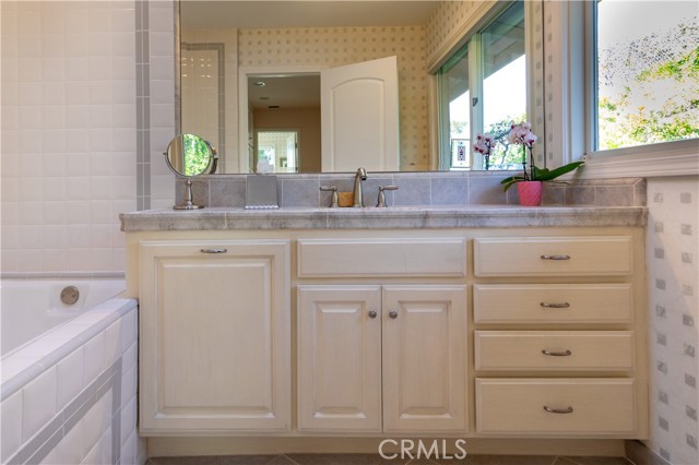 Tub side vanity in primary