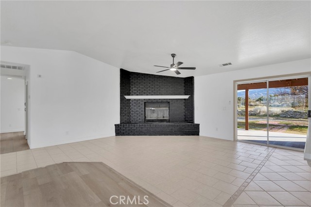 Detail Gallery Image 9 of 71 For 329 Lindero Rd, Pinon Hills,  CA 92372 - 7 Beds | 4 Baths