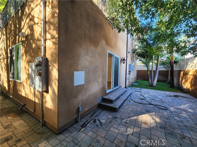 Detail Gallery Image 14 of 29 For 6848 Encino, Encino,  CA 91406 - 3 Beds | 3 Baths