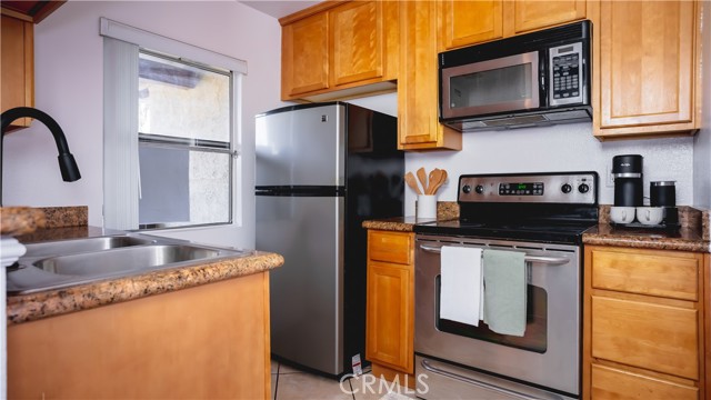Detail Gallery Image 3 of 10 For 1345 Cabrillo Park Dr #B14,  Santa Ana,  CA 92701 - 1 Beds | 1 Baths