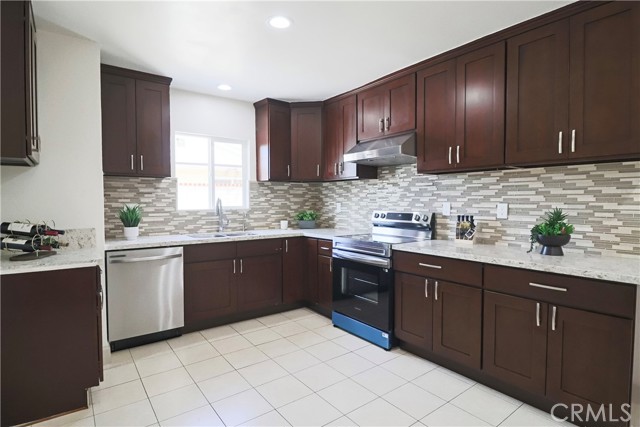 Detail Gallery Image 3 of 29 For 8902 Mcclure Ave, Westminster,  CA 92683 - 5 Beds | 3 Baths