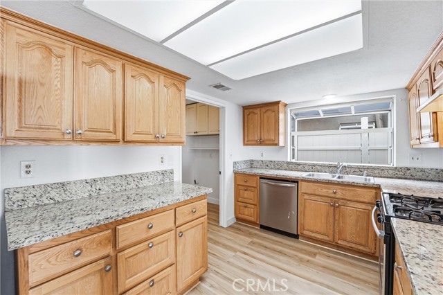 Detail Gallery Image 16 of 33 For 300 Mildred, Perris,  CA 92571 - 4 Beds | 2/1 Baths