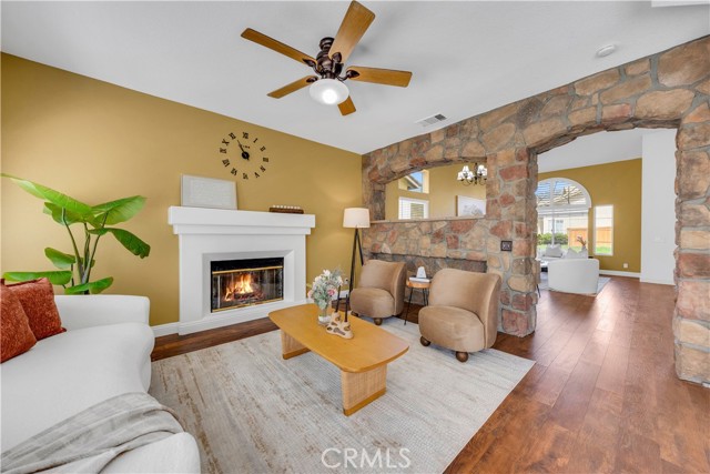 13283 Sunstream Drive, Chino Hills CA: https://media.crmls.org/medias/e821d116-2ed8-479e-b654-be4b0ffbca88.jpg