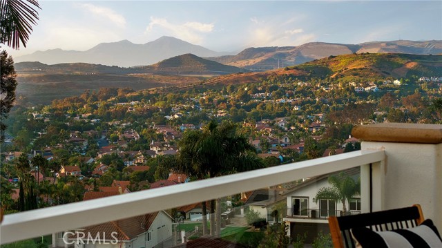 1110 Novilunio, San Clemente CA: https://media.crmls.org/medias/e821e431-a6b4-4eb1-9fdd-915e3dc4c3c4.jpg