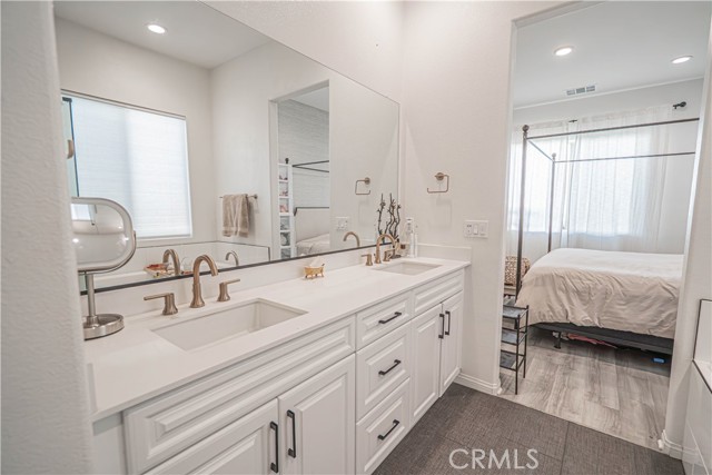 Detail Gallery Image 32 of 44 For 2111 Seville, Santa Paula,  CA 93060 - 4 Beds | 2/1 Baths