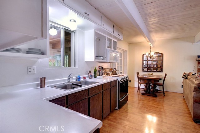 Detail Gallery Image 10 of 42 For 42716 Juniper Dr, Big Bear Lake,  CA 92315 - 4 Beds | 2 Baths