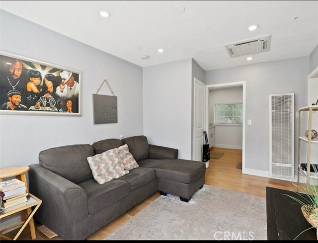 Detail Gallery Image 3 of 10 For 9816 S Hoover St, Los Angeles,  CA 90044 - 1 Beds | 1 Baths