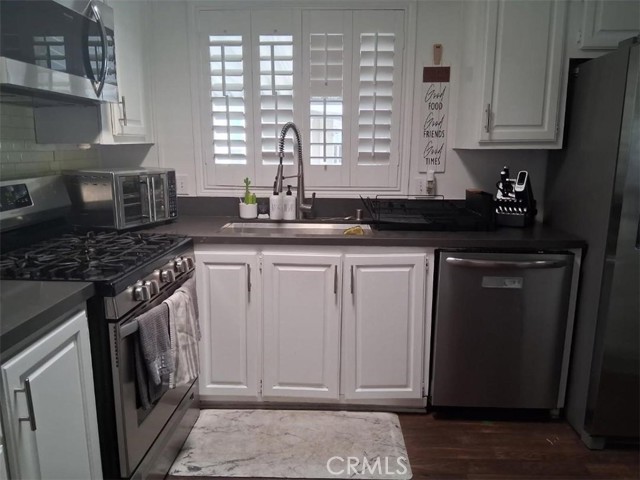 4901 Green River, Corona CA: https://media.crmls.org/medias/e8262e33-f22d-44a9-bc5e-9b0d1e9a965d.jpg