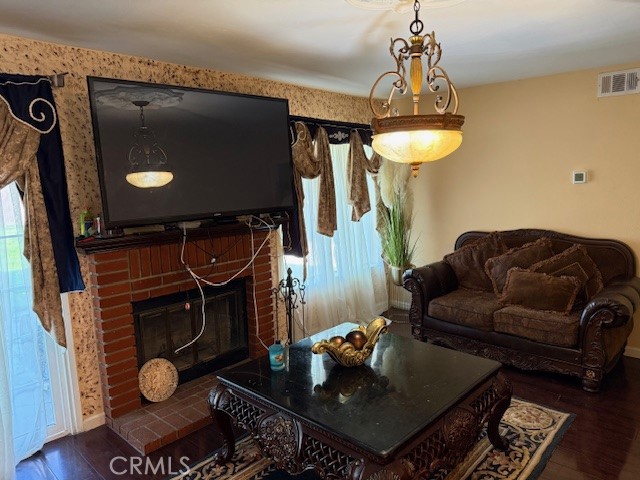 37026 Casa Grande Avenue, Palmdale CA: https://media.crmls.org/medias/e82639e6-6ada-43d2-9b59-3741154c0c37.jpg
