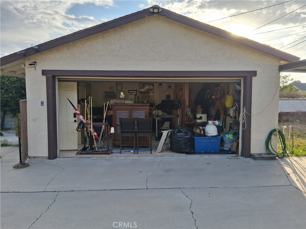 https://media.crmls.org/medias/e826798c-9591-4da2-be4a-5b4e5f39bb36.jpg?preset=X-Large