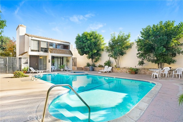 Detail Gallery Image 18 of 24 For 5243 Yarmouth #31,  Encino,  CA 91316 - 3 Beds | 2/1 Baths