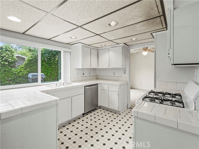 Detail Gallery Image 24 of 55 For 25582 Old Course Way, Valencia,  CA 91355 - 4 Beds | 3 Baths