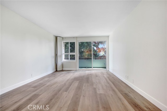 Detail Gallery Image 19 of 32 For 1277 S Beverly Glen Bld #303,  Los Angeles,  CA 90024 - 2 Beds | 2/1 Baths