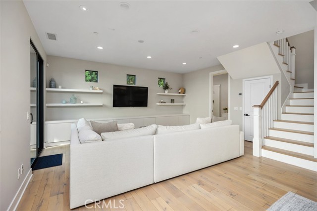 Detail Gallery Image 8 of 21 For 2076 Tablelands Way, Costa Mesa,  CA 92627 - 3 Beds | 3 Baths