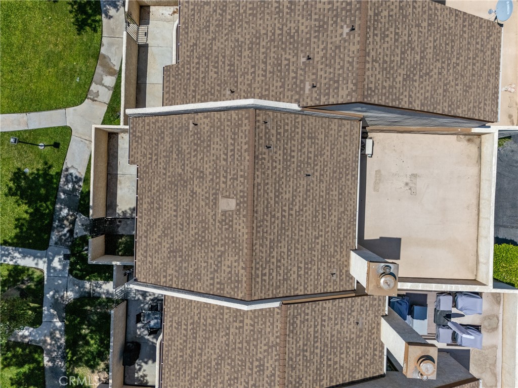 https://media.crmls.org/medias/e8285f53-59c1-43c2-98e7-b521221de1a3.jpg?preset=X-Large