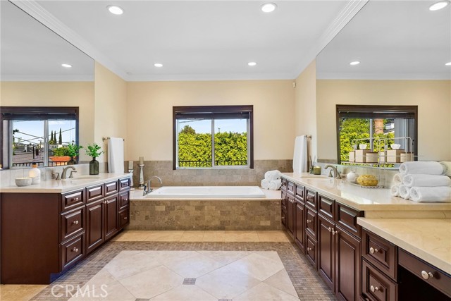Detail Gallery Image 19 of 39 For 4818 Lemona Ave, Sherman Oaks,  CA 91403 - 5 Beds | 6 Baths