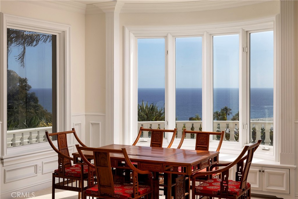 https://media.crmls.org/medias/e82929d2-0e94-43c7-9008-4e1c1c1254bb.jpg?preset=X-Large