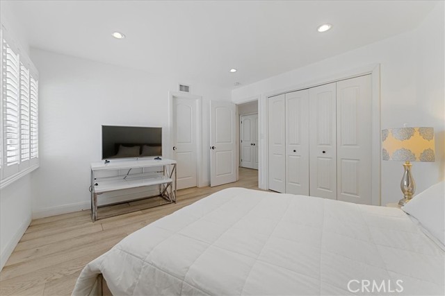 Image 18 of 39 For 23760 Oakfield Road