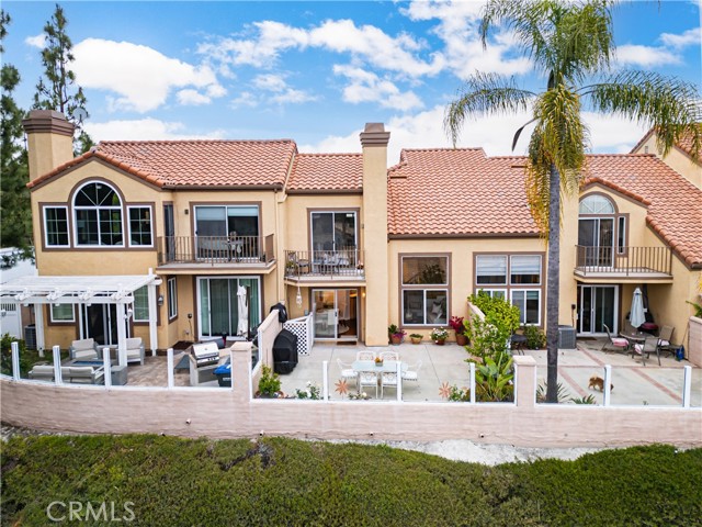 15 Via Athena, Aliso Viejo CA: https://media.crmls.org/medias/e829fd85-07b3-46c1-8ff6-69a001073cae.jpg