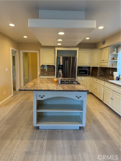 Detail Gallery Image 32 of 60 For 5224 Woodlake, Woodland Hills,  CA 91367 - 4 Beds | 3/1 Baths