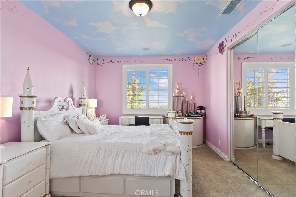 https://media.crmls.org/medias/e82b13d7-0932-4f84-a272-78d71eb6512d.jpg?preset=X-Large