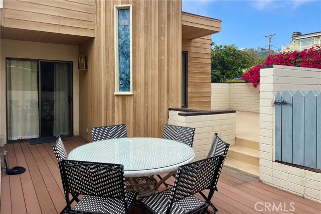 390 Saint Anns Drive, Laguna Beach CA: https://media.crmls.org/medias/e82d22e2-7623-4463-8199-9672015fd3d7.jpg