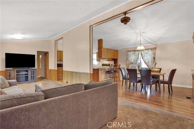350 S Willow Avenue, Rialto CA: https://media.crmls.org/medias/e82dd85a-fde4-4da3-a539-7e0b80faef09.jpg