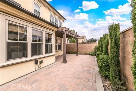 86 Rembrandt, Irvine CA: https://media.crmls.org/medias/e82de255-6665-46e0-a12b-be807669cb1c.jpg
