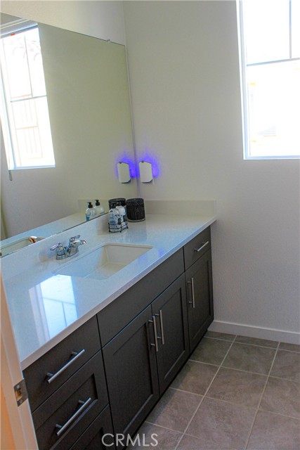 Detail Gallery Image 12 of 34 For 16281 Castello Ln #2,  Fontana,  CA 92336 - 3 Beds | 2/1 Baths