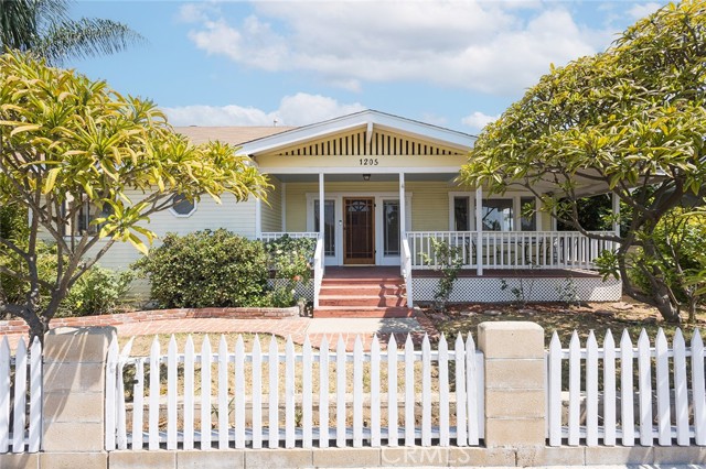 Detail Gallery Image 1 of 40 For 1205 Central Ave, Fullerton,  CA 92831 - 3 Beds | 2 Baths