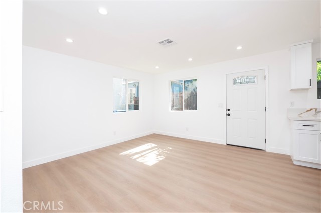 Detail Gallery Image 8 of 8 For 5739 S St Andrews, Los Angeles,  CA 90062 - – Beds | – Baths