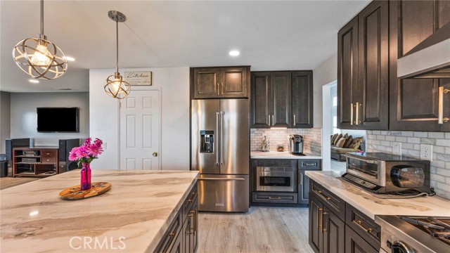 8377 Yarrow Lane, Riverside CA: https://media.crmls.org/medias/e82fff23-bab3-4f89-a836-354ef9563f87.jpg