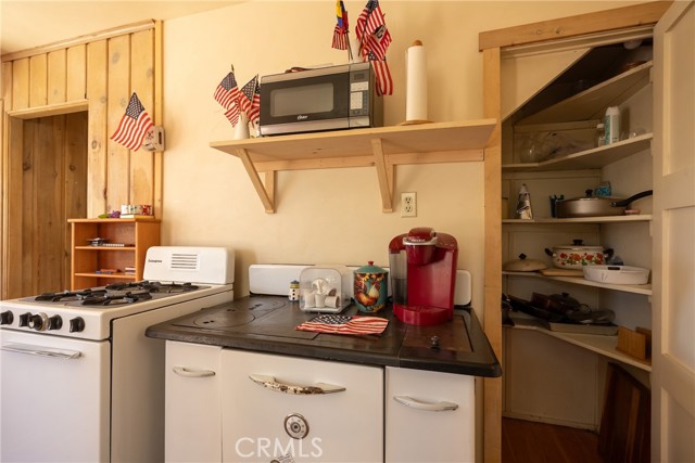 352 Big Bear Trail, Fawnskin CA: https://media.crmls.org/medias/e83043f6-1d1b-478f-8b7b-f049f0c9259b.jpg